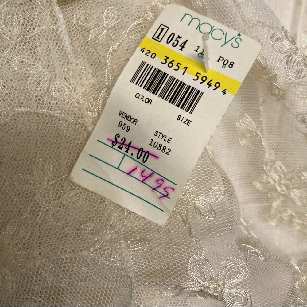 NWT 1980s Vintage Sheer Lace scarf. Cream colored. 55x12.5 inches